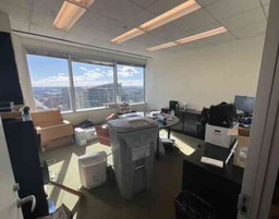 [#E4-51] Private office set up desk (24)