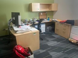 [#E8-33] Private Office Desk