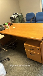 [#E3-16] Maple Desk, with pedestal