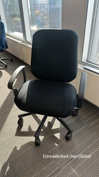 [#B13-4] Extra-wide black chair