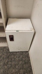 [#G9-5] White Mini Fridge