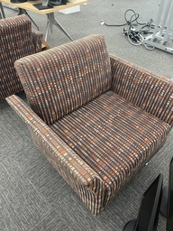 [#B12-5] Brown Patterned Lounge Chairs