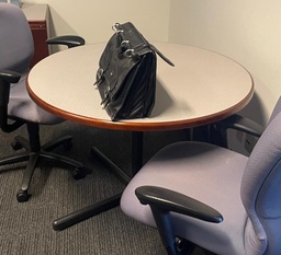 [#C3-40] Round Table