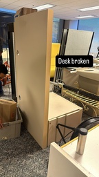 [#E3-40] Desk (broken) -recycle