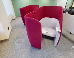 [#B12-10] Red Privacy Chair