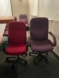 [#B13-10] Cushy Task Chair