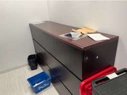 [#D8-134] Wood 3 Drawer Cabinet