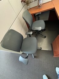 [#B13] Black Task Chair