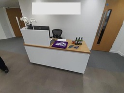 [#E5-3] Reception desk