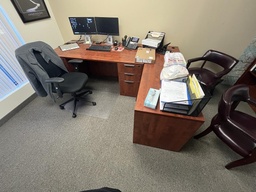 [#E3-25] Desk w/ Ped (H29 W72 D96)