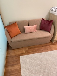 [#B6-10] parents room couch 