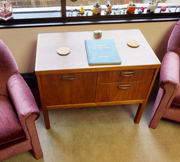 [#D5-22] Small Wood Credenza