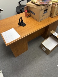 [#E4] Medium Desk, Style 2