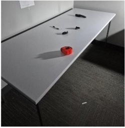 [#C6-32] White Table