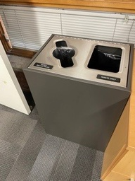 [#G3-11] Garbage and recycle can