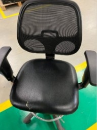 [#B13-17] Leather Chair