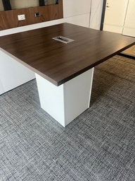 [#C6-39] ISLAND TABLE