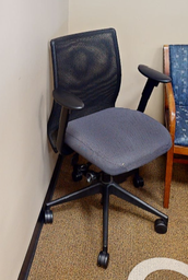 [#B13-2] Task chair with arms