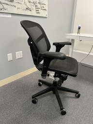 [#B13-1] Black task chair