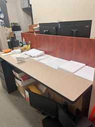 [#E3-35] Desk with Ped
