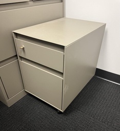 [#D16-58] Mobile Pedestal