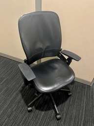 [#B13-78] Task Chair - black leather Leap