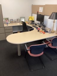 [#E8-88] U-shape desk w/ overhead corkboards