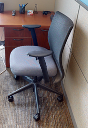 [#B13-3] Task chair with arms