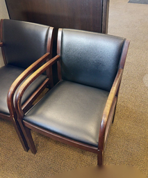 [#B9-3] Black guest chair w arms