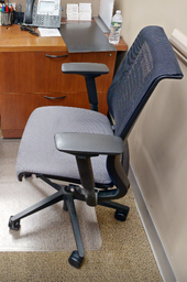 [#B13-2] Grey &amp; blk task chair with arms