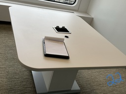 [#C5-21] Huddle Table