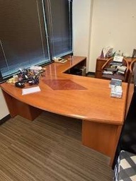 [#E6-37] Wood L-shape desk with design and wall-mounted overhead