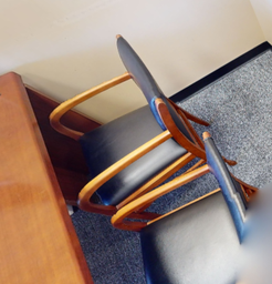 [#B9-6] Black guest chair with arms