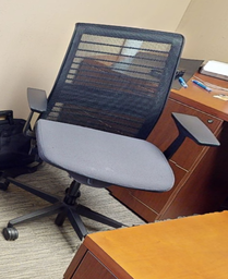 [#B13-5] Task chair with arms