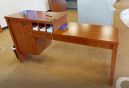 [#C4-9] Cheque desk