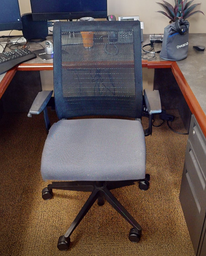 [#B12-4] Grey &amp; black task chair with arms