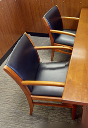 [#B9-10] Black guest chair with arms
