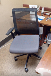 [#B13-4] Task chair with arms