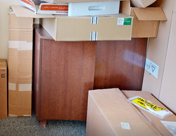 [#D20-6] Small wood cabinet