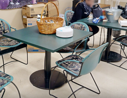 [#C4-12] Square kitchen table