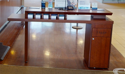 [#C4-9] Cheque desk