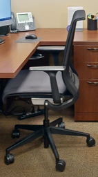 [#B13-4] Grey &amp; blk task chair with arms