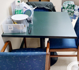 [#C4-8] Square green kitchen table