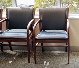 [#B9-4] Black guest chair with arms