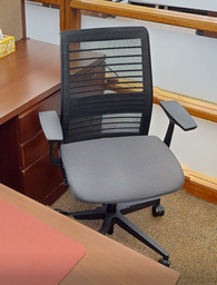 [#B13-3] Task chair with arms