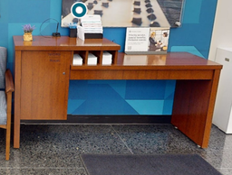 [#C4-12] Large cheque desk