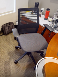 [#B13-1] Task chair with arms