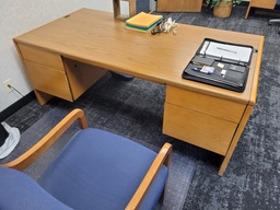 [#E4-3] Hon Large Standard Desk