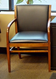 [#B9-5] Black guest chair with arms