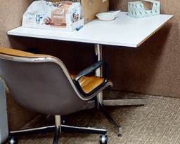 [#C4-27] Square kitchen table